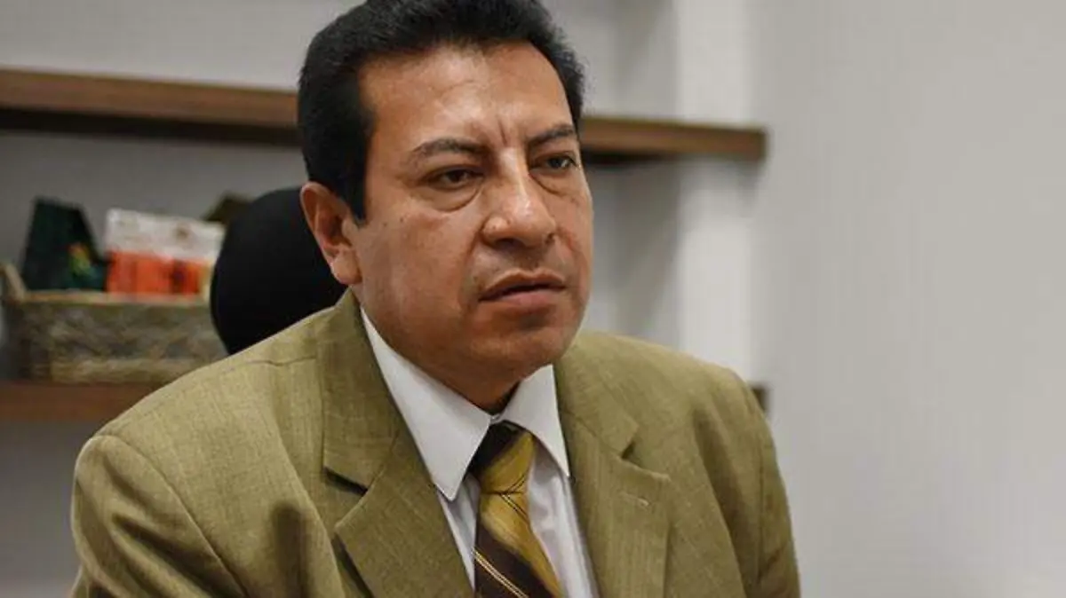 ROLANDO-(2)