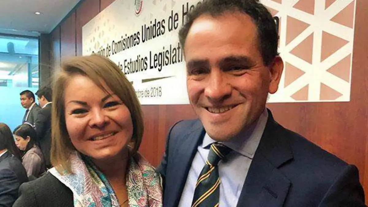 SENADORA-1