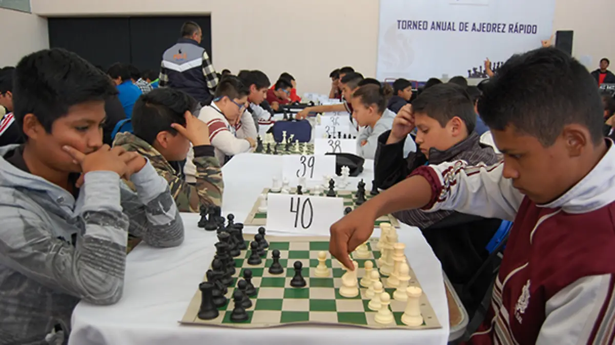 4-AJEDRECISTAS