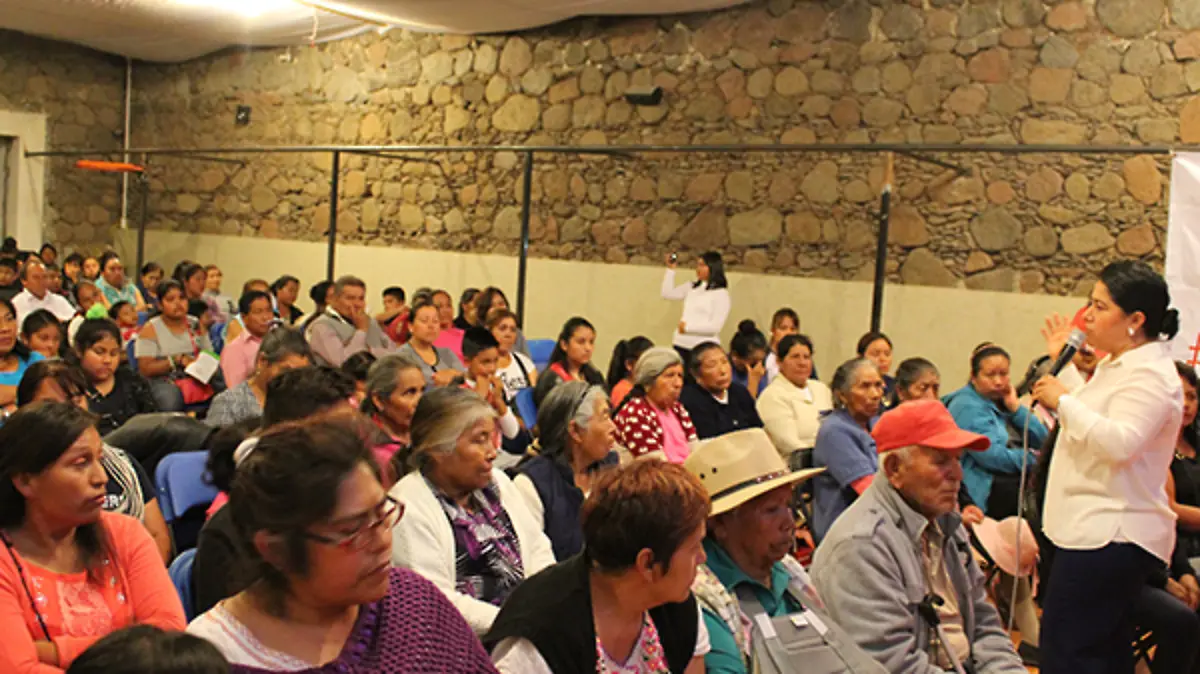 En-reuniones-con-simpatizantes-(2)
