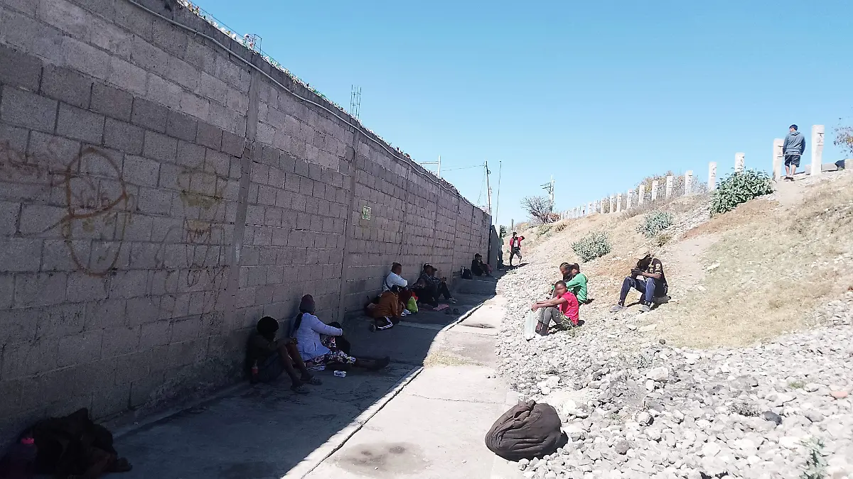 AFUERA-DEL-ALBERGUE-DE-APIZACO.