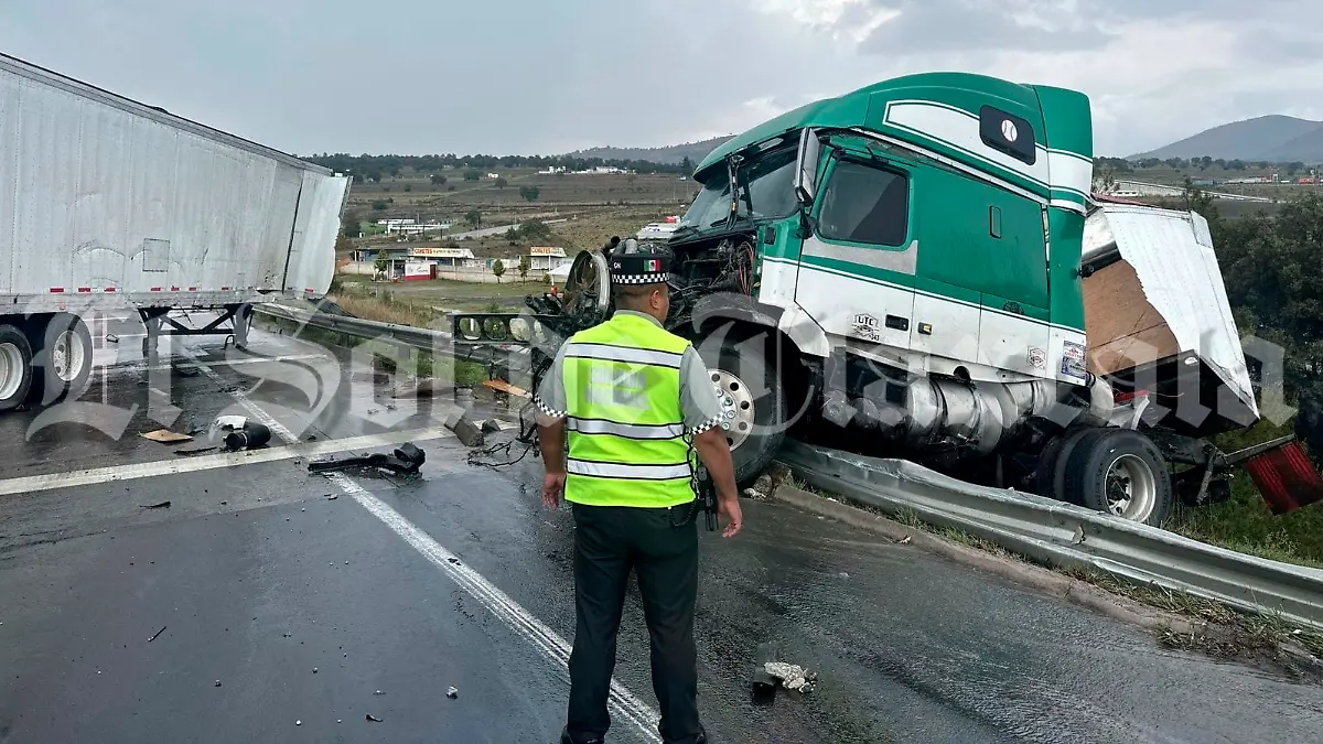 accidente tráiler 4 4
