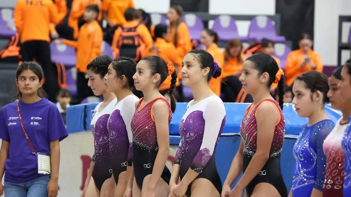 FRIDA VANESSA GIMNASTA DE TRAMPOLIN 2.