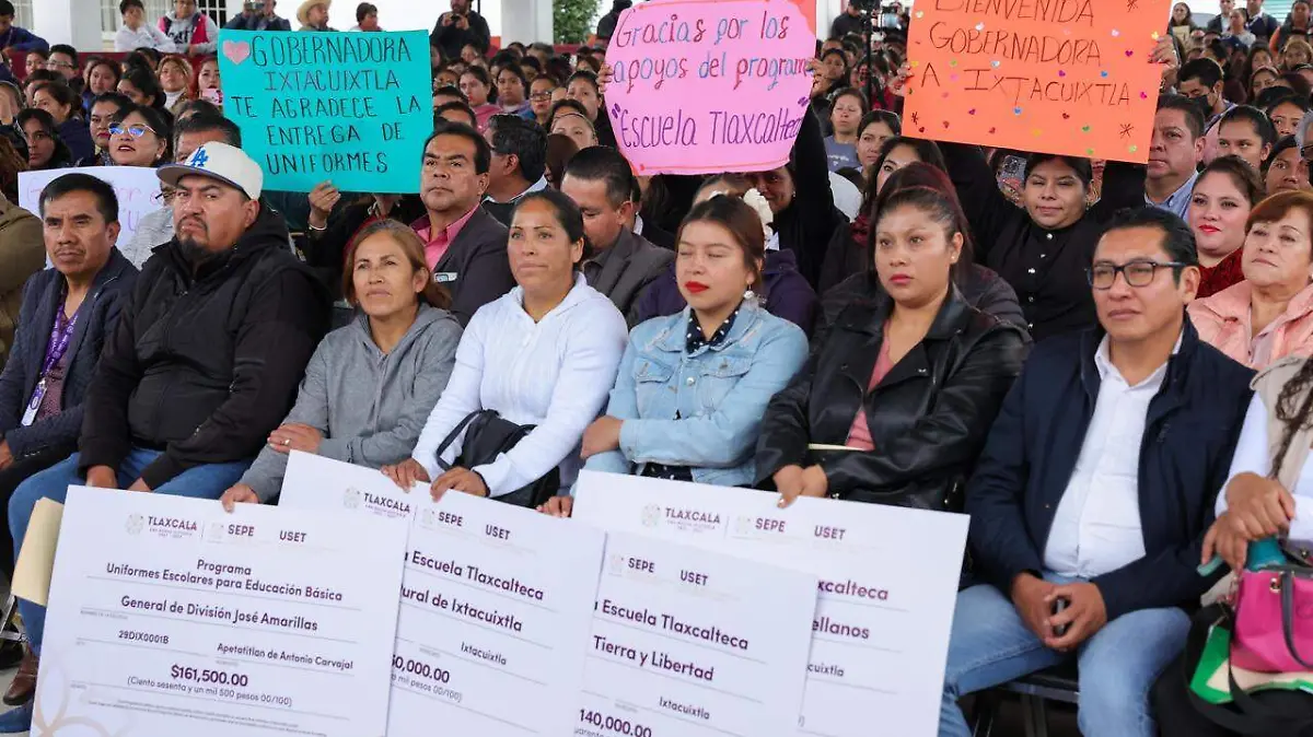 Entrega apoyos y uniformes escolares (1)
