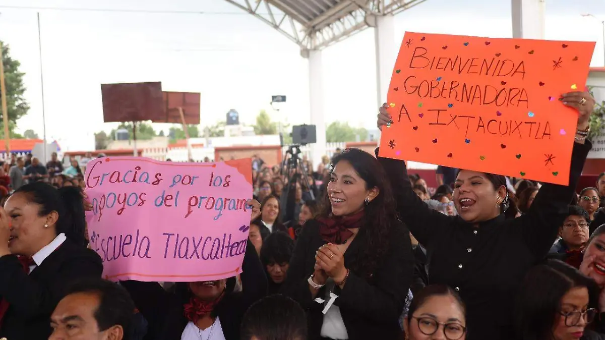 Entrega apoyos y uniformes escolares (4)