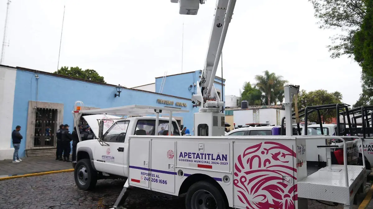  nueva grúa hidráulica con canastilla, de Apetatitlán