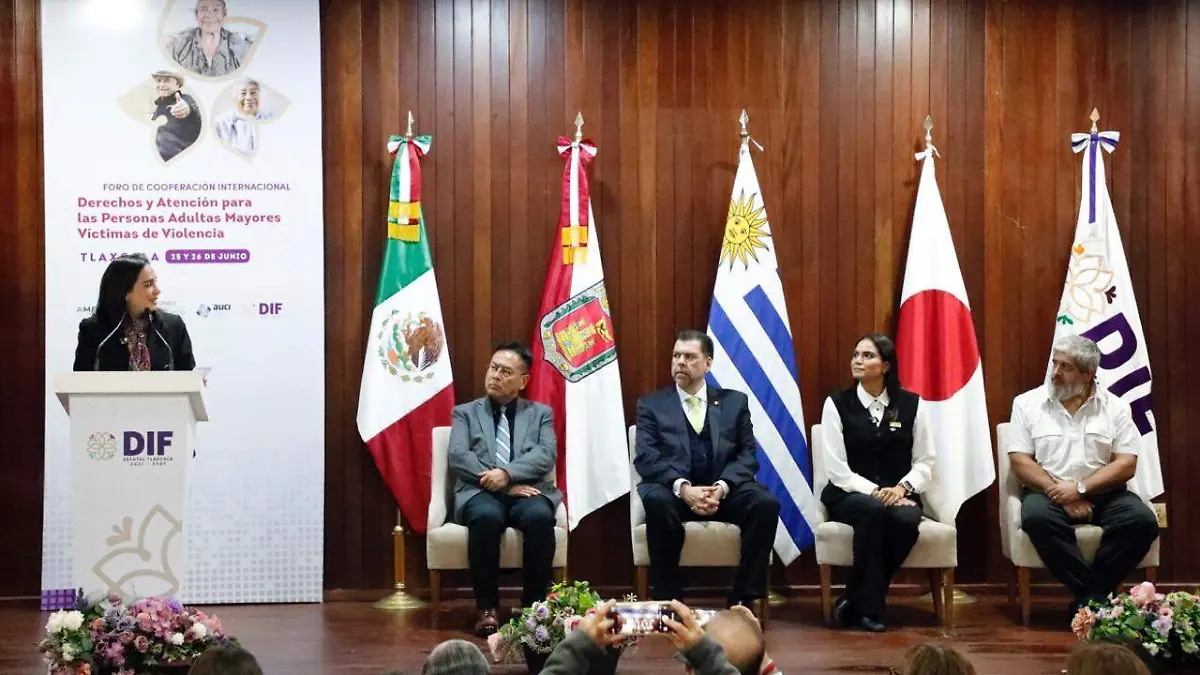 DERECHOS Y ATENCIÓN PARA PERSONAS MAYORES (2)