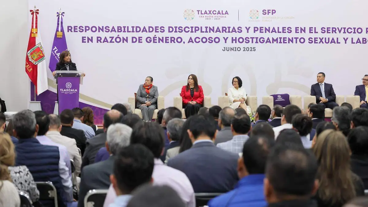 Gobernadora a servidores públicos promover ambientes laborales