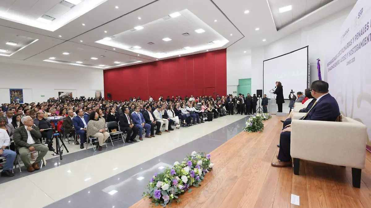 Gobernadora a servidores públicos promover ambientes laborales 3