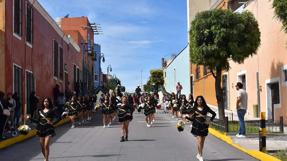 Apetatitlán arranca su feria 2025 con desfile multicolor y fiesta comunitaria