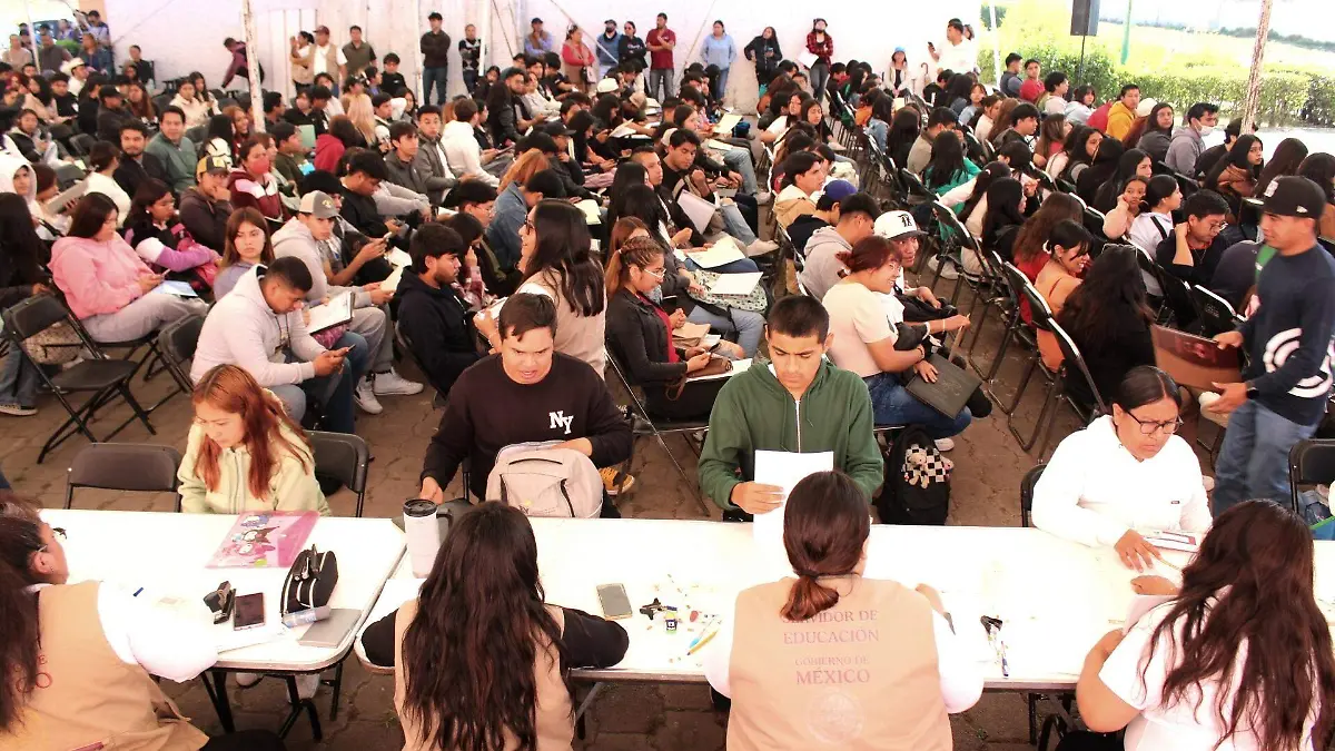 SERVIDORES DE LA EDUCACIÓN BECAS