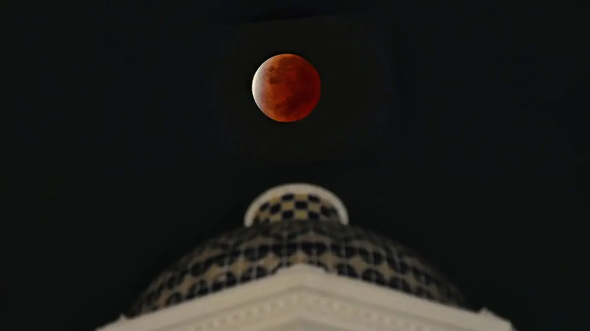 LUNA ROJA