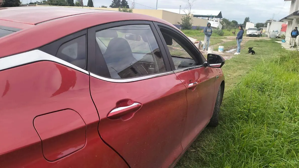 Localizan en Chiautempan dos vehículos robados tras violento atraco en Panotla 2