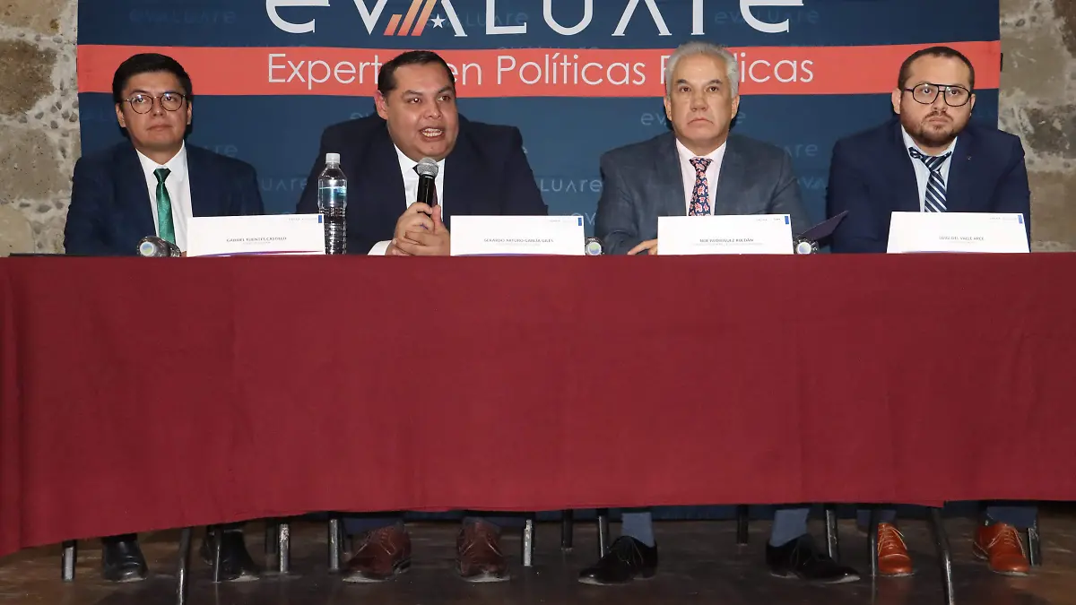 ENTREGAN CONSTANCIAS 1