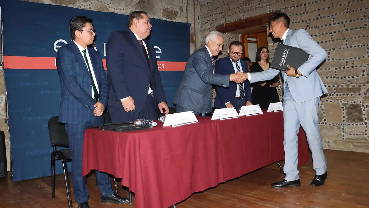 ENTREGAN CONSTANCIAS 2