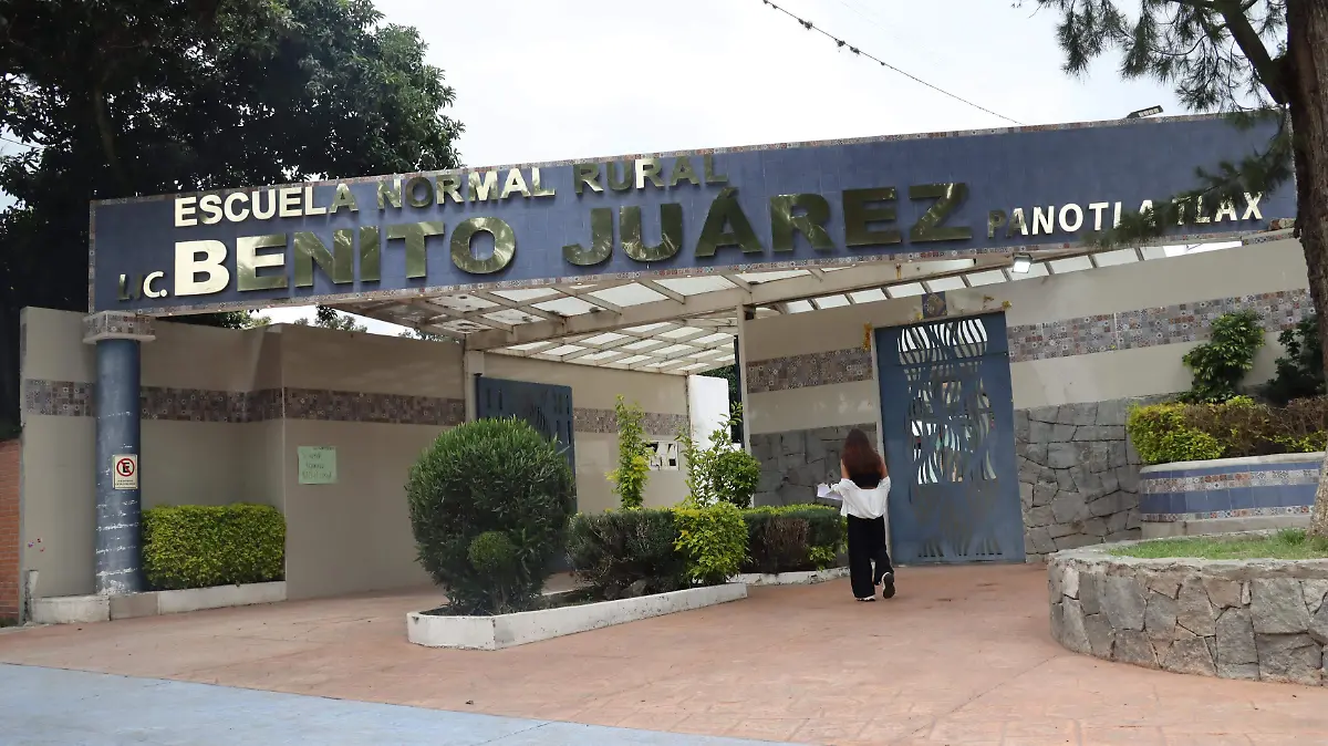 ESCUELA NORMAL (2)