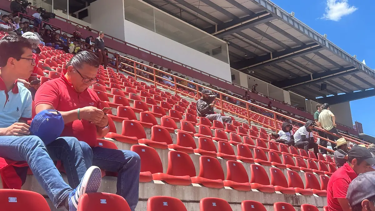 GRADAS partido Coyotes