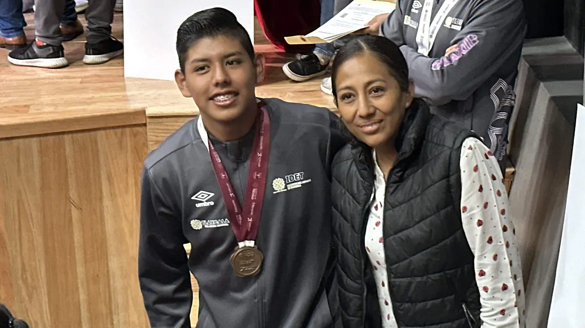 IAN GIMNASIA DE TRAMPOLÍN 