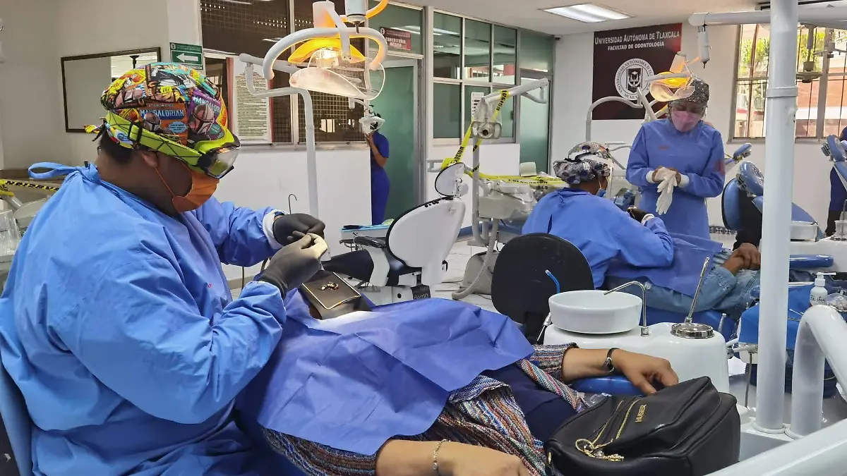 ESTUDIANTES ODONTOLOGÍA UATX 