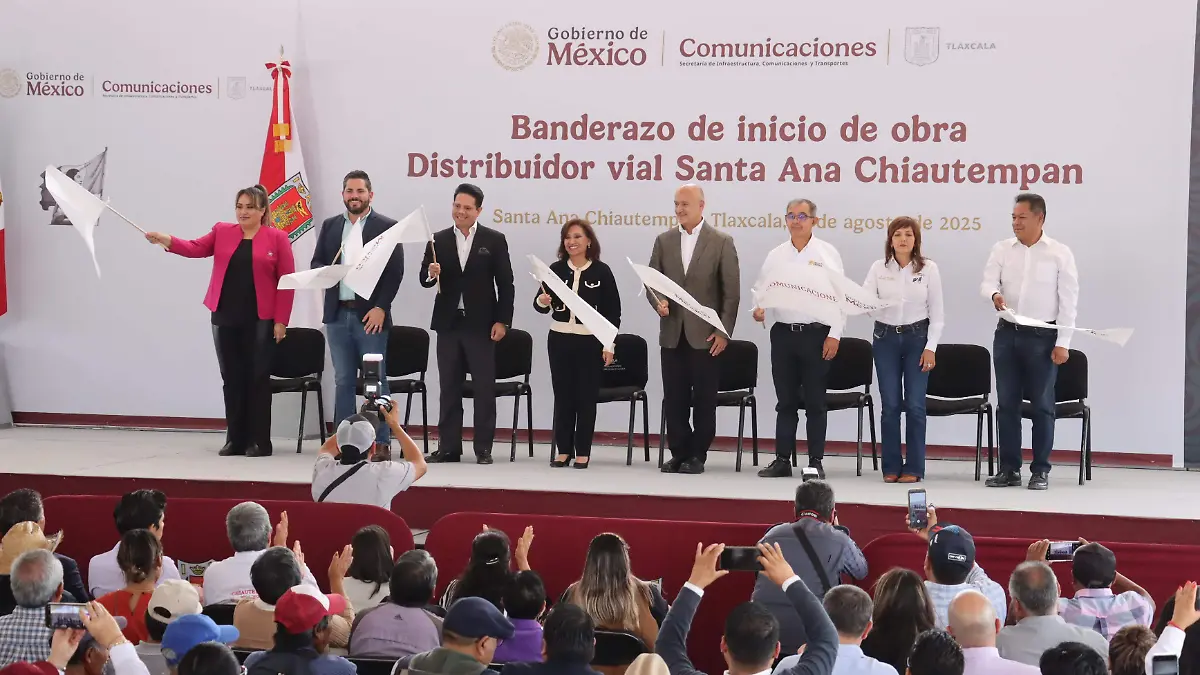 BANDERAZO INICIO OBRA 1