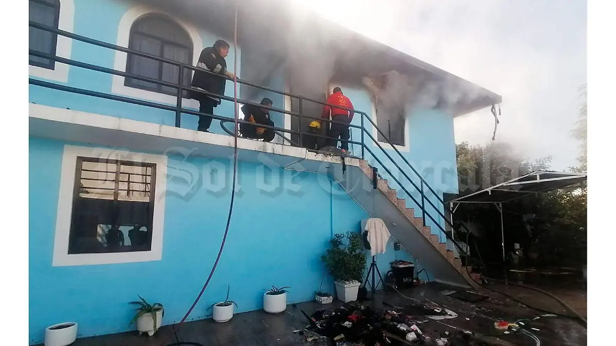 Fuego-arrasa-con-bodega-doméstica-en-Contla-(2)