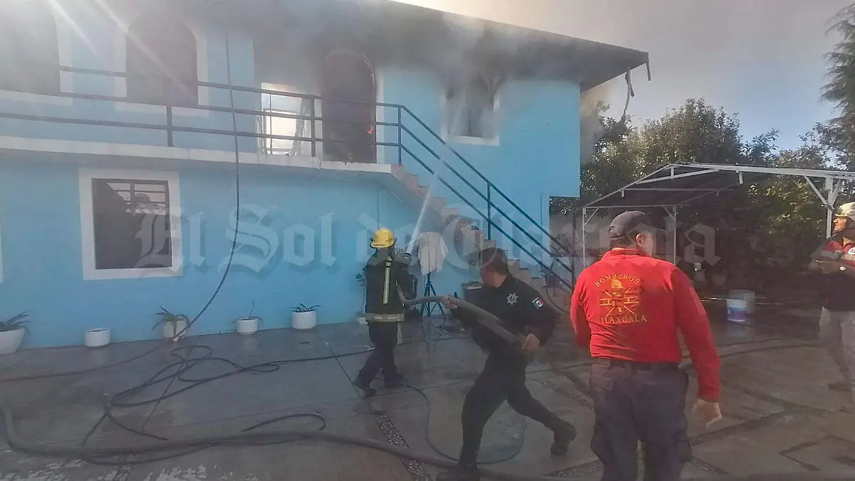 Fuego-arrasa-con-bodega-doméstica-en-Contla-(3)