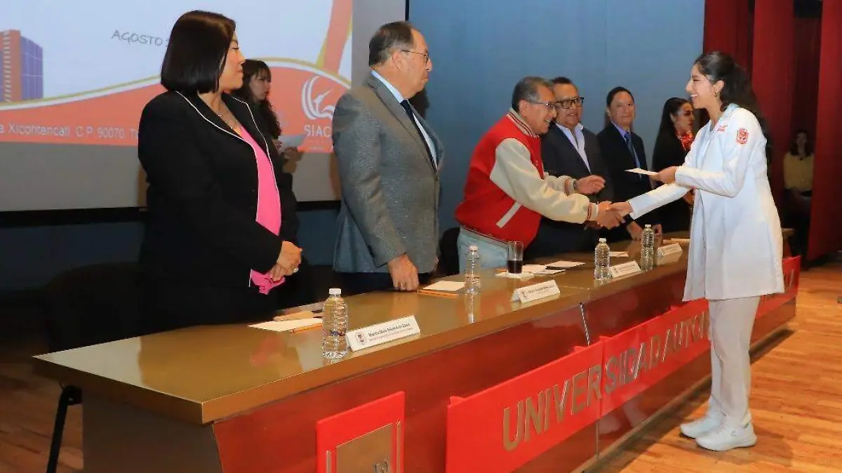 25 G Entregó la UATx becas institucionales primavera 2024