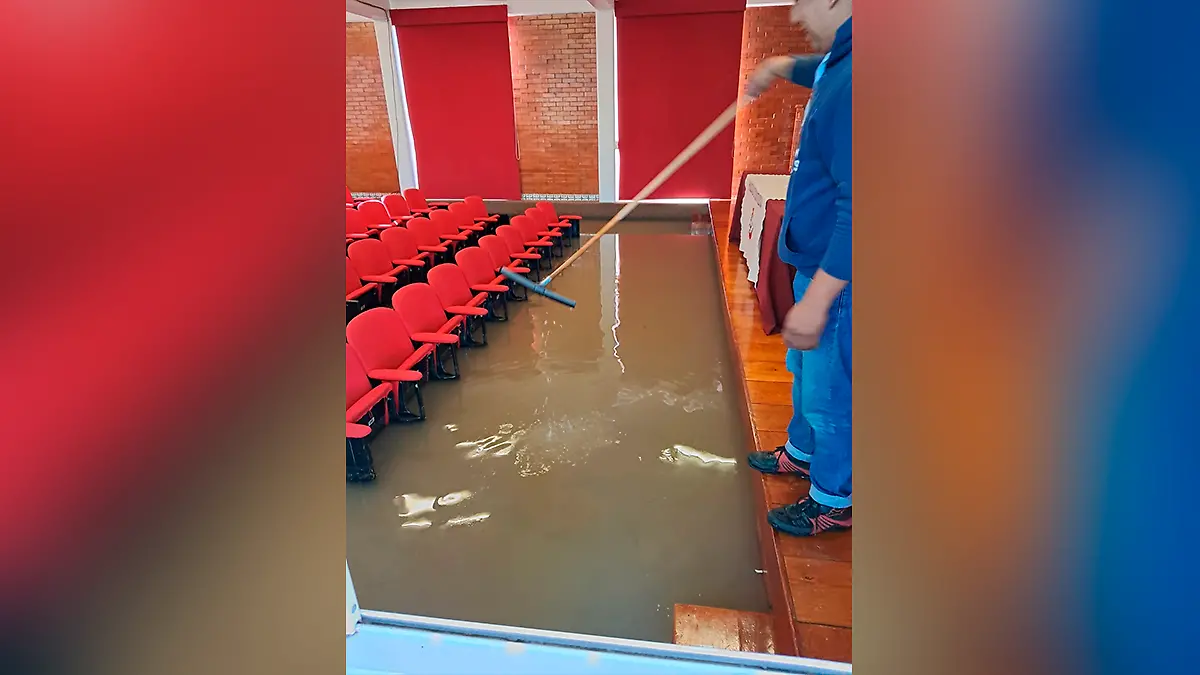 INUNDACIÓN AUDITORIO ODONTOLOGÍA UATX 1.1.