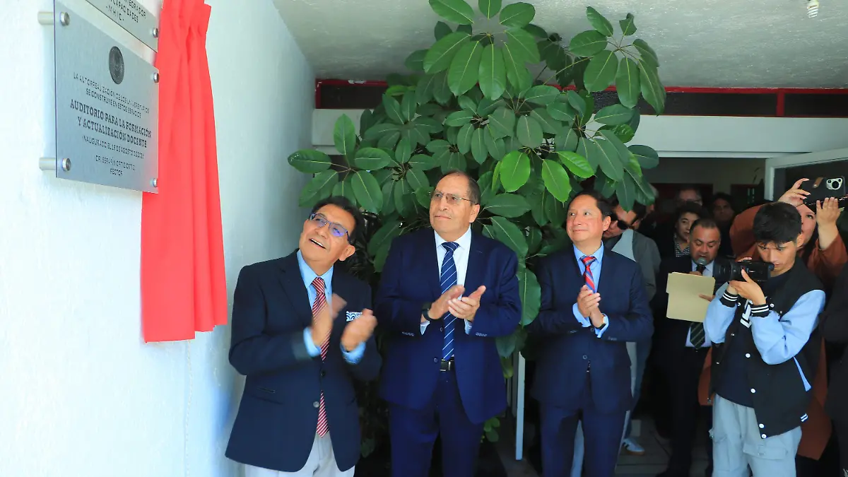 19 Reinaugura Rector de la UATx los auditorios de “Intercambio y Movilidad” y de “Formación y Actualización Docente” (3)