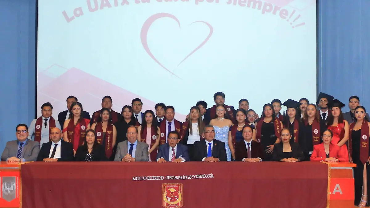 21 Concluye su formación nueva generación de abogados en la UATx (3)