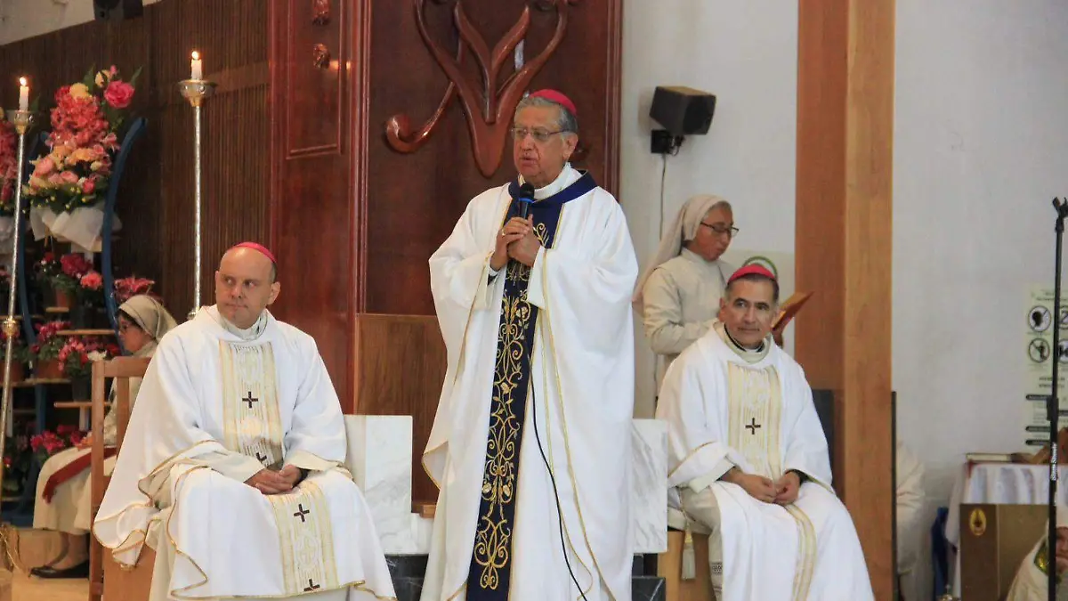 CUMPLIÓ OBISPO (1)
