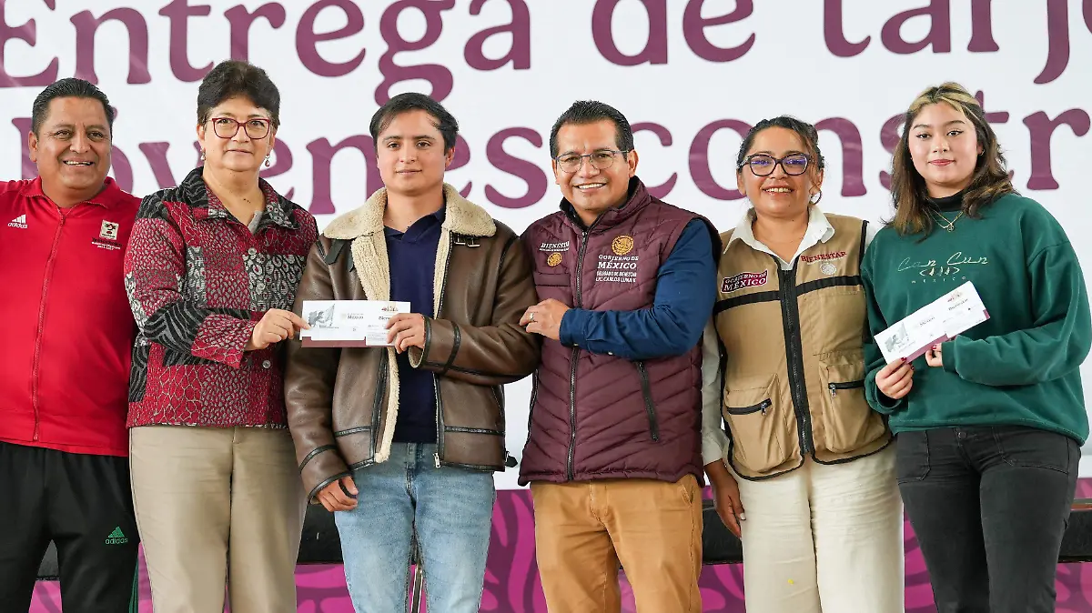 ENTREGA A JÓVENES