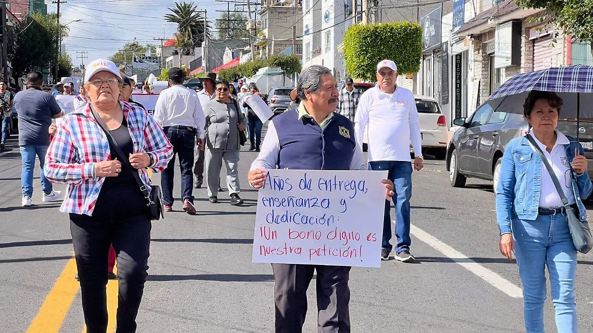MAESTROS JUBILADOS MARCHAN 