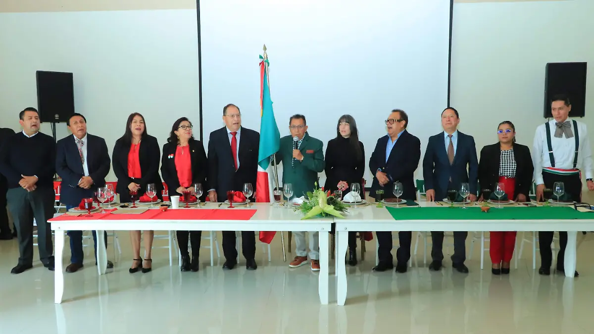 15  La libertad es el bastión que posibilita la libertad de los pueblos Rector de la UATx (2)
