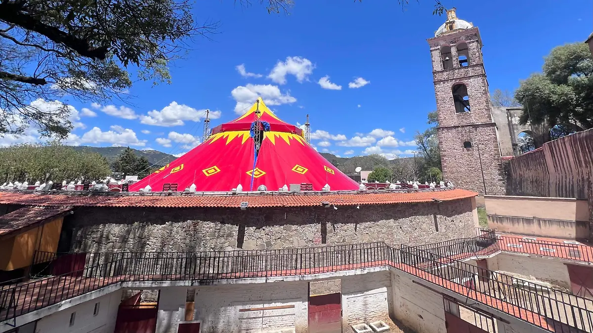 la carpa del circo luce