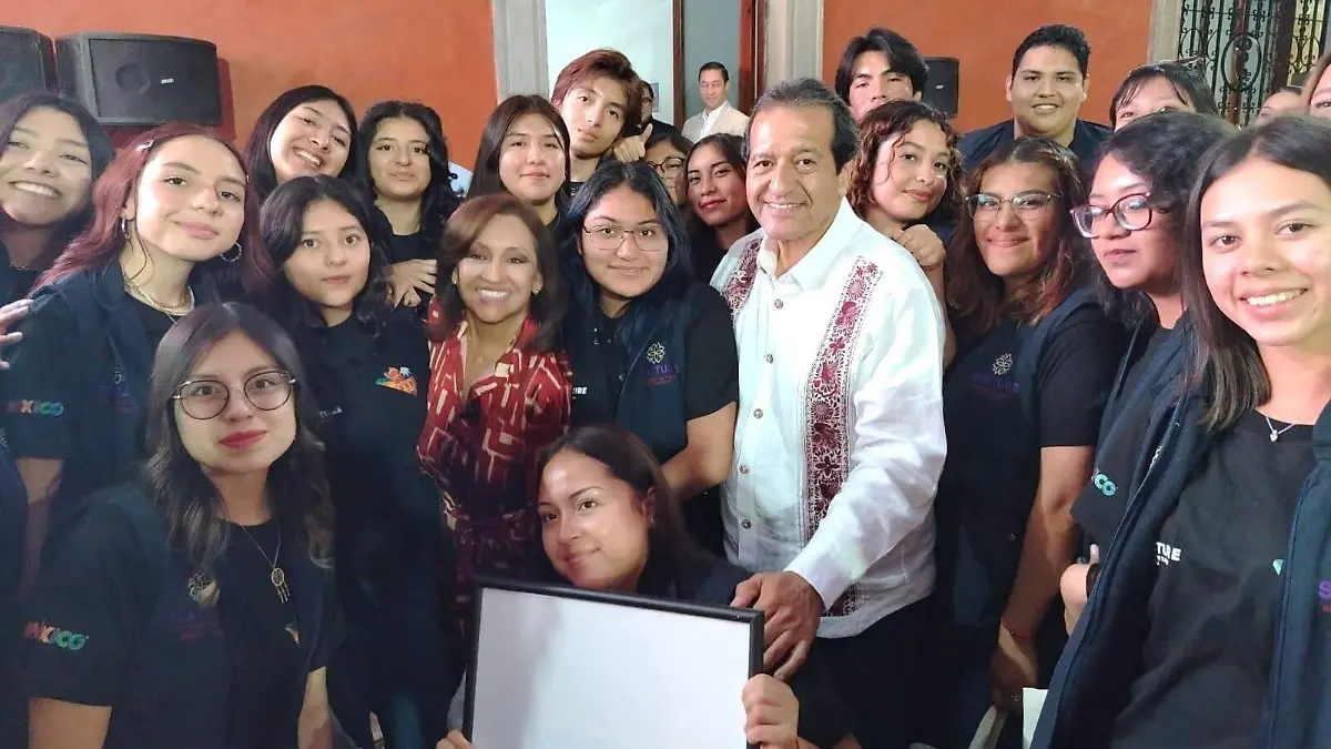 7 Reciben estudiantes de la FCEA-UATx nombramiento como embajadores turísticos de SECTURE (2)