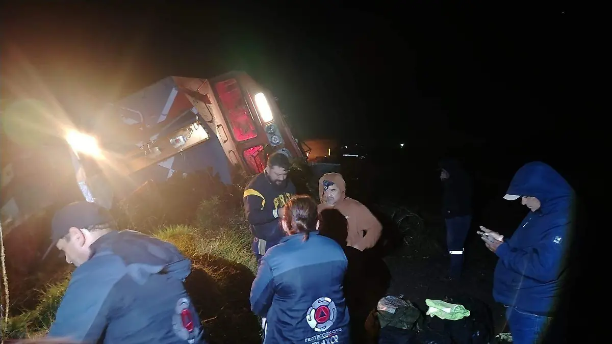 Descarrilan dos locomotoras y 17 vagones de Ferromex en Lagunillas, Tlaxco 4