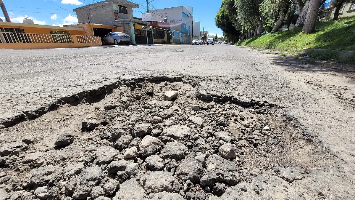 Pululan baches en calles de la capital tlaxcalteca 2