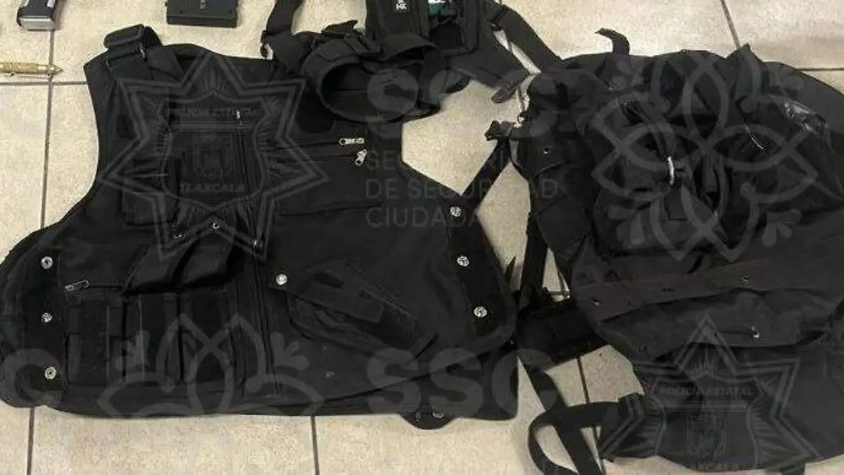 Decomisan a sujeto réplicas de armas de fuego (2)