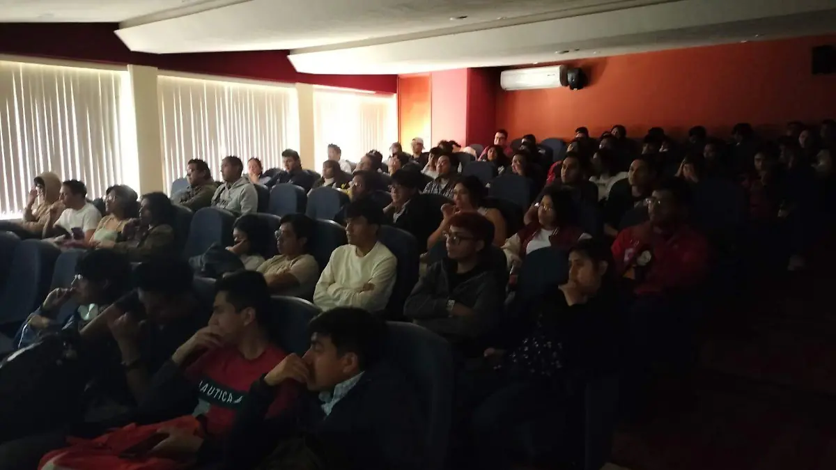 PROYECCIÓN DE VIDEOS UATX