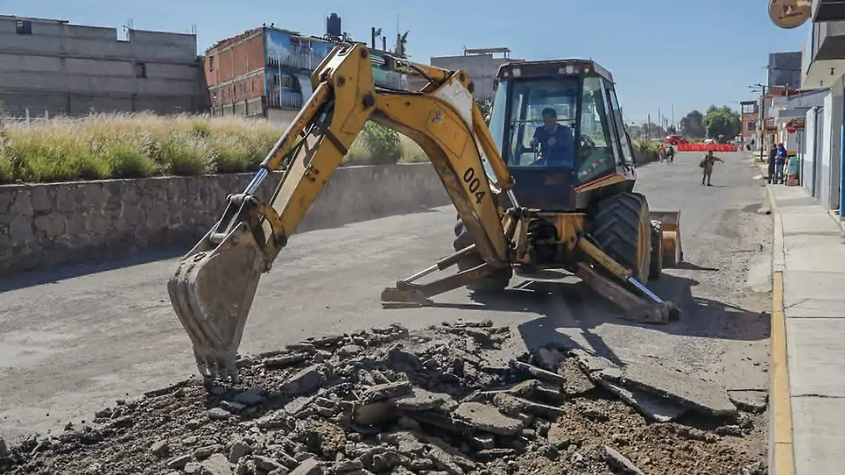 Inician trabajos de rehabilitación en la calle Ferrocarril Norte de Chiautempan