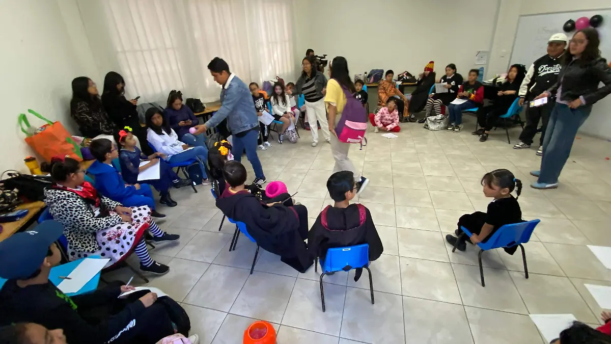 PEQUEÑOS UNIVERSITARIOS (3)