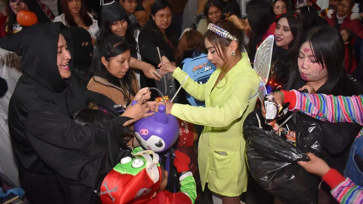 Contla despide el Festival Mictlan con un desfile lleno de color y tradición