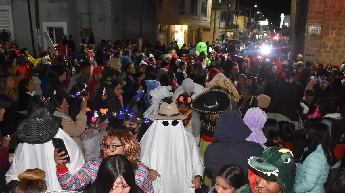 Contla despide el Festival Mictlan con un desfile lleno de color y tradición 3