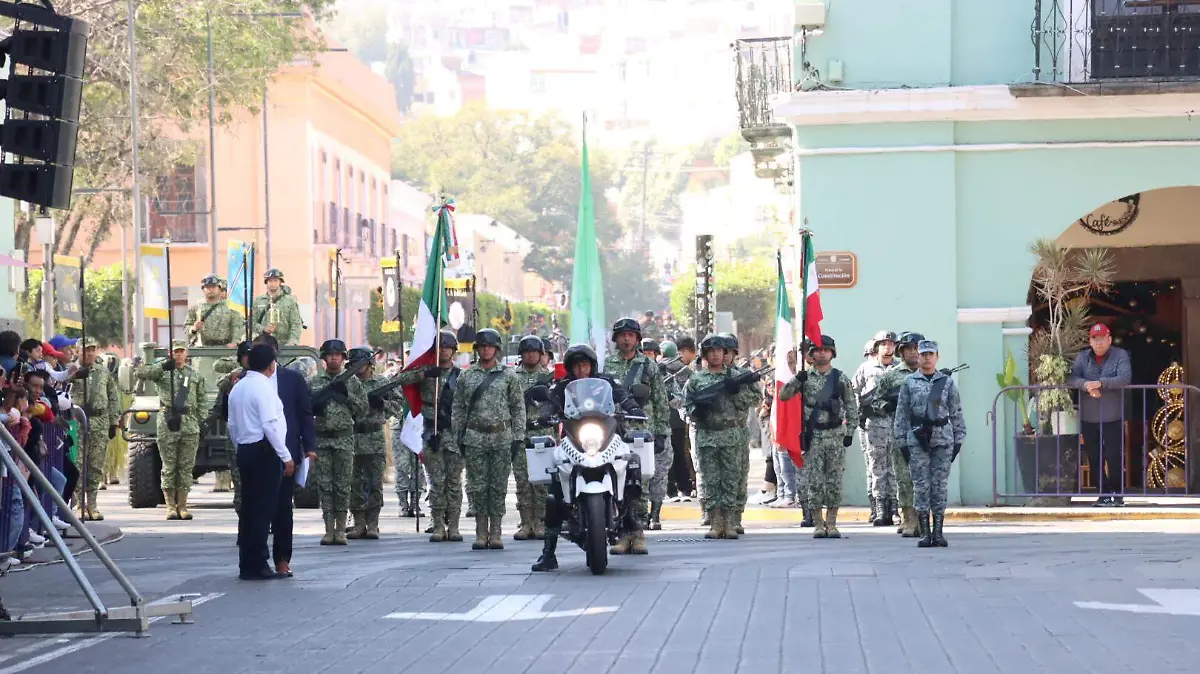 DESFILE ANIVERSARIO REVOLUCIÓN 1