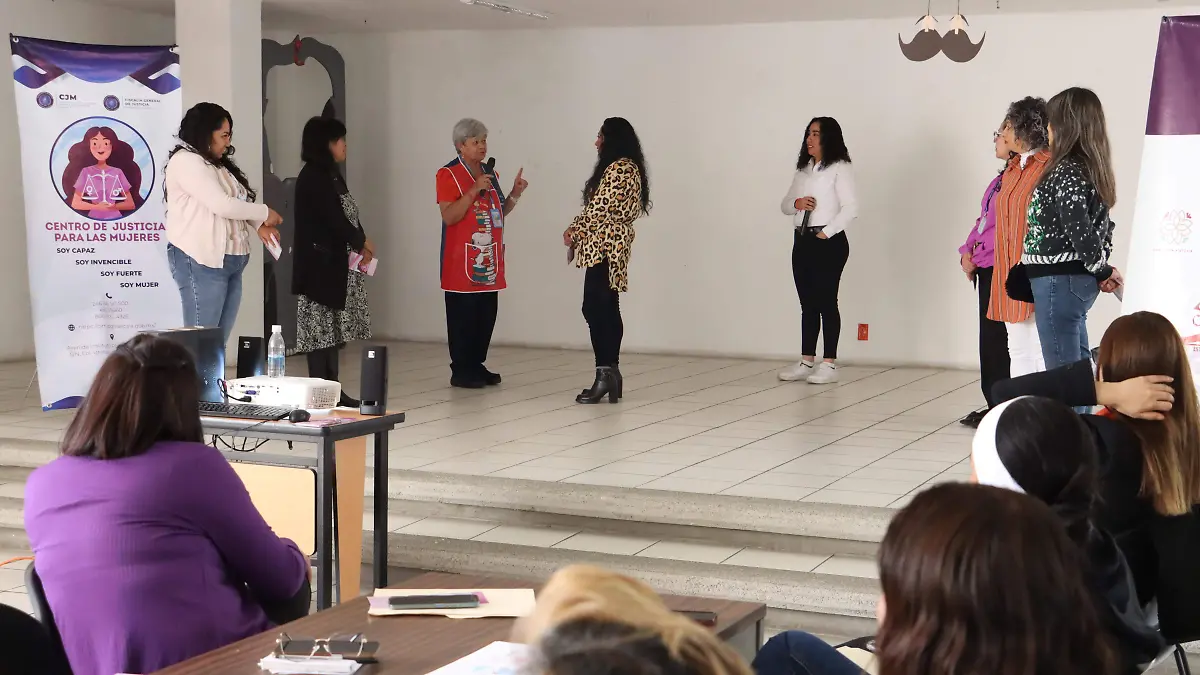 CHARLA EN CONMEMORACIÓN 3