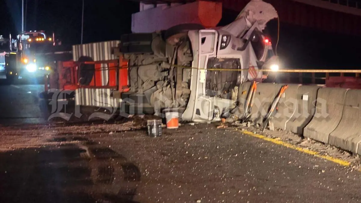 Volcadura de tráiler en El Molinito deja un conductor fallecido 2