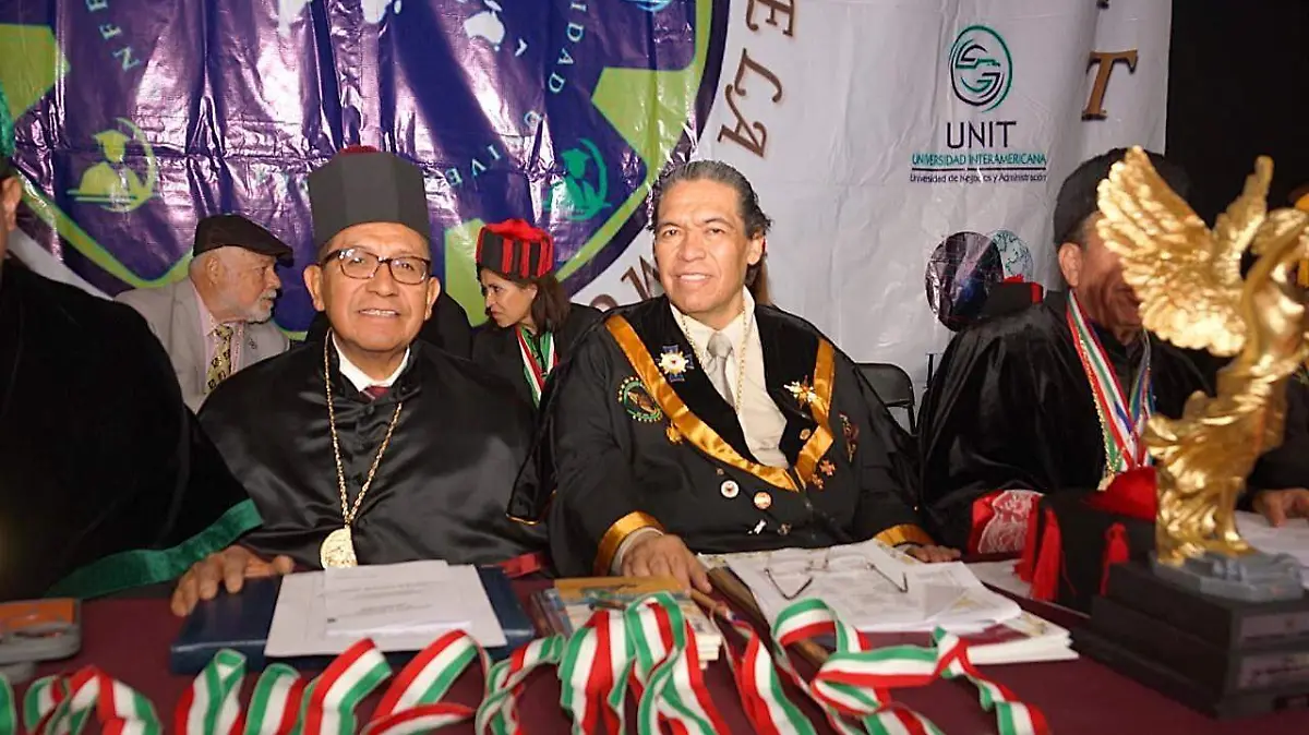 Recibe rector de la UATx galardón de la Conferencia Internacional de la Comunidad Universitaria (2)