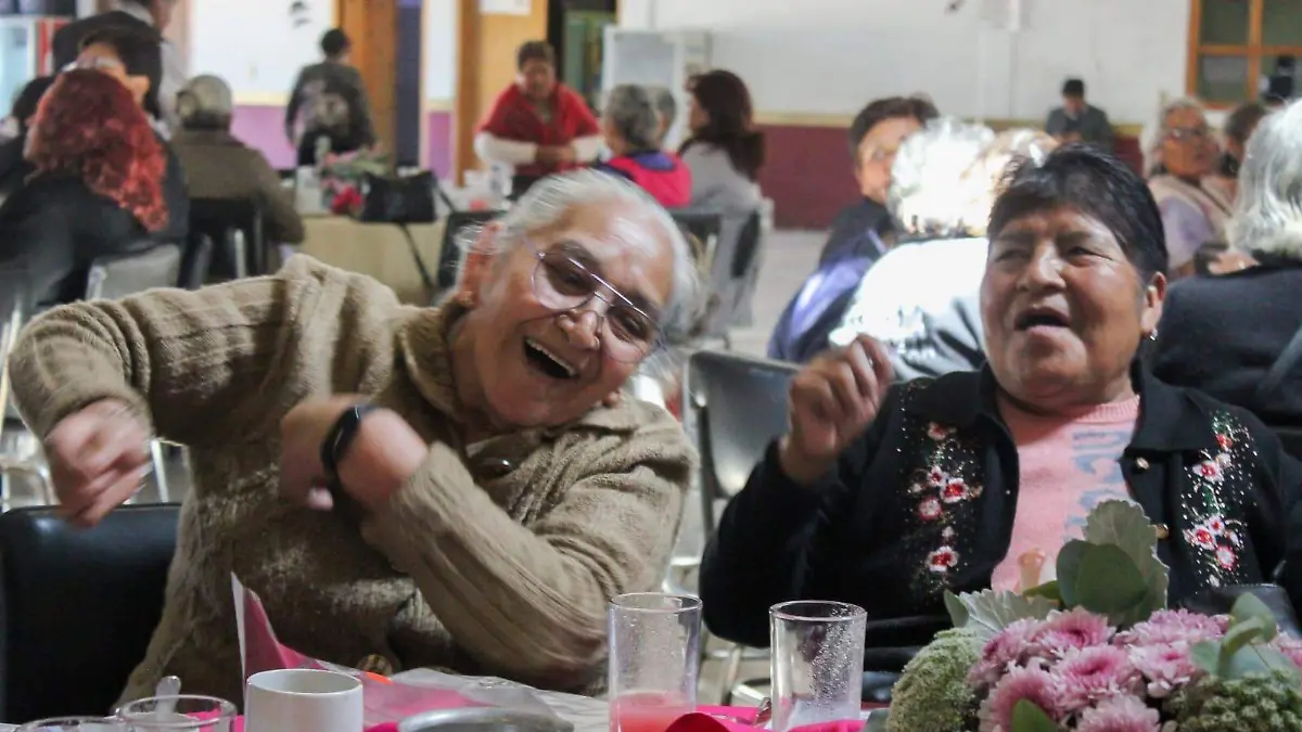 Refrenda Angulo Meneses apoyo a viudas del Patronato Antonio Díaz Varela (3)