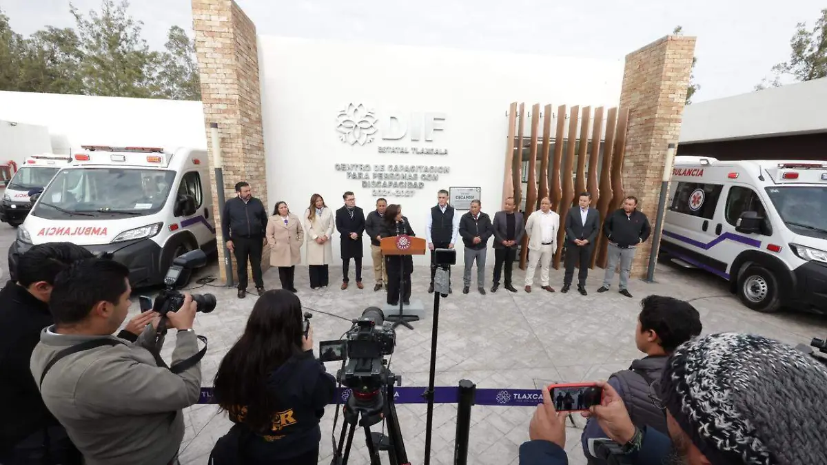 Entrega la gobernadora Lorena Cuéllar ambulancias a nueve municipios  7